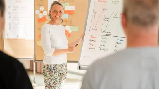 © Klaus Ranger, Gesundheit Österreich GmbH Vortragende in einem Seminar